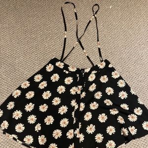 Daisy patterned suspender skirt